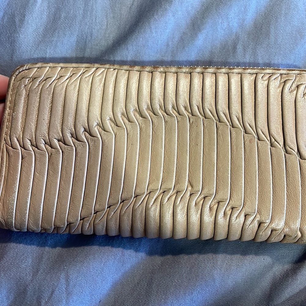 Beautiful Coach Wallet - Picture 2 of 8